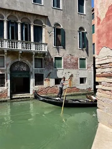 San Marco Apartment With Canal View Venice
