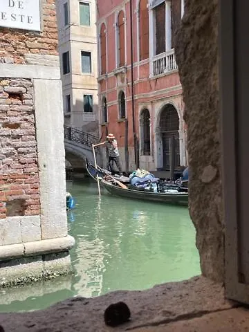 San Marco Apartment With Canal View Venice