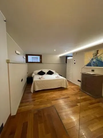 San Marco Apartment With Canal View Venice
