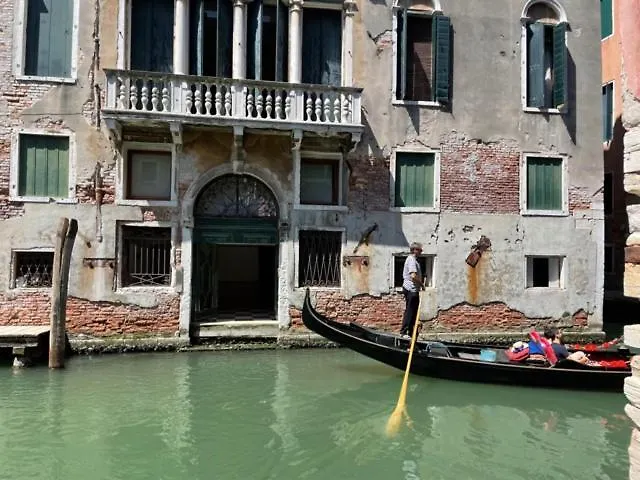 San Marco Apartment With Canal View Venice